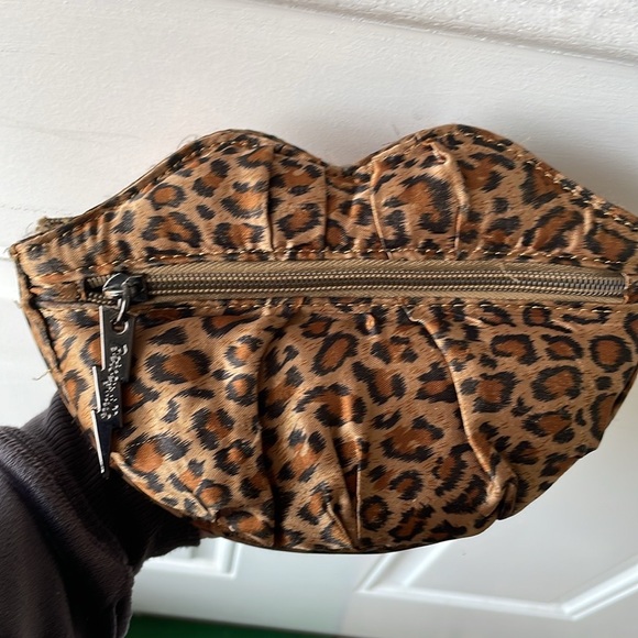 Betsey Johnson Leopard Print Lip Clutch - Picture 2 of 9